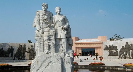 沙家浜文化魅力再現(xiàn) 阿慶嫂現(xiàn)身虹橋高鐵站，旅游禮包引熱潮